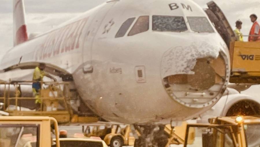 Avión de Austrian Airlines sufre graves daños por tormenta de granizo y aterriza de manera segura en Viena