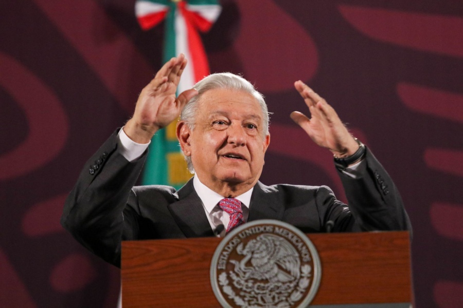 AMLO niega desbordamiento migratorio y destaca integración de migrantes a la economía