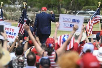 Cita con un servicio de libertad condicional para Trump, como todo condenado