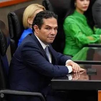 Enrique Vargas del Villar recibe constancia de mayor&iacute;a como senador electo por el Edomex