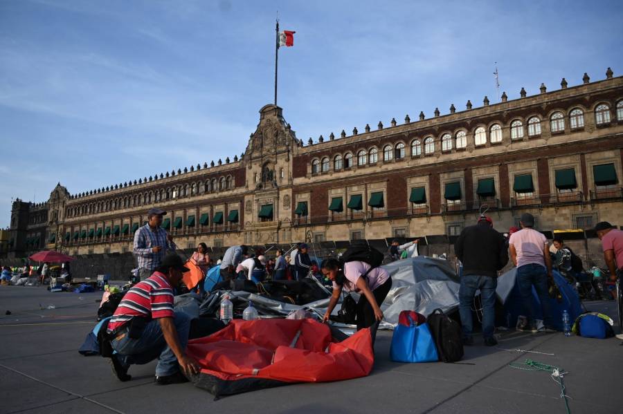 CNTE levanta plantón en el Zócalo de la Ciudad de México tras un mes de manifestaciones