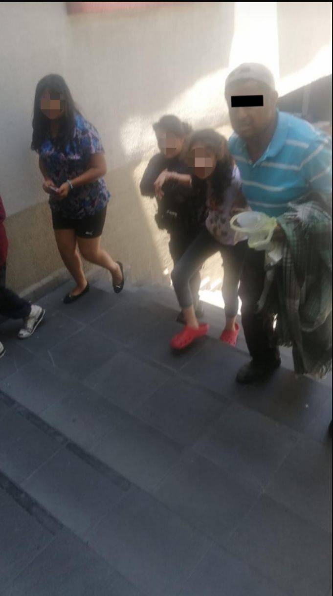 Papá mantenía amarrada a niña con presunta discapacidad mental; la rescata Policía, en Neza