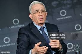 Álvaro Uribe criticó manejo económico de administración de Gustavo Petro