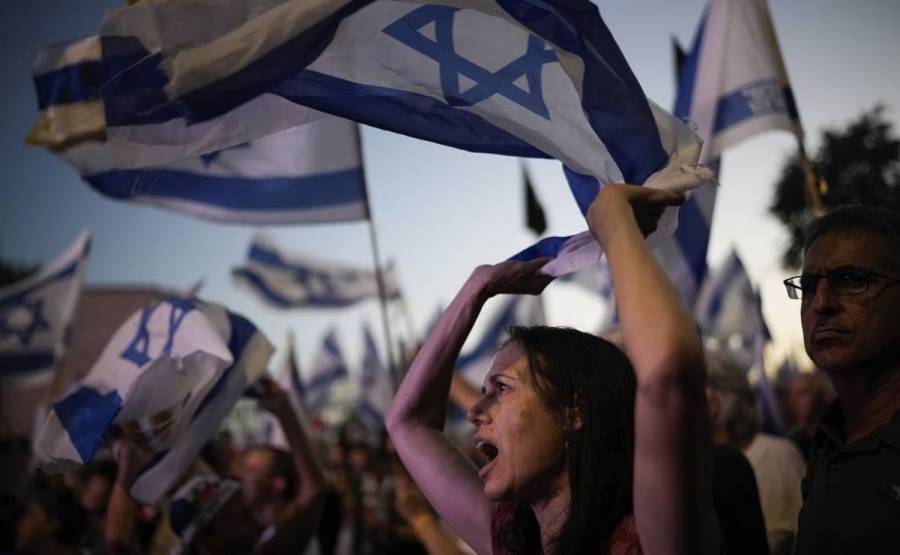 Miles de israelíes protestan contra el gobierno de Netanyahu y exigen liberación de rehenes y elecciones anticipadas