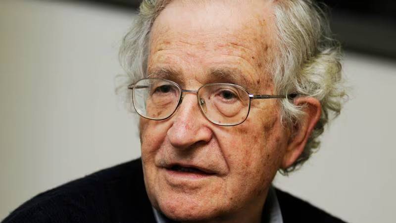 Noam Chomsky es dado de alta tras rumores falsos de su muerte