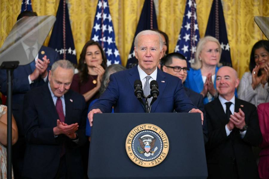 Joe Biden ofrece ciudadan&iacute;a a c&oacute;nyuges de estadounidenses