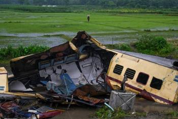 Al menos diez muertos en un choque de trenes en el este de India