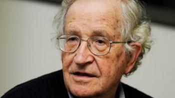 Noam Chomsky es dado de alta tras rumores falsos de su muerte