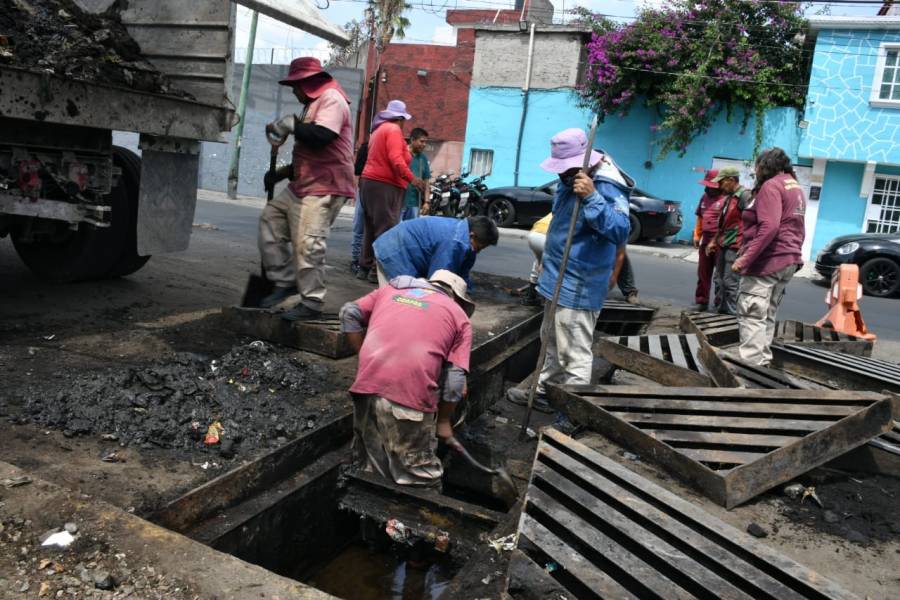 Olor a combustible genera movilización en Neza; posible derrama de Pemex es investigado… otra vez