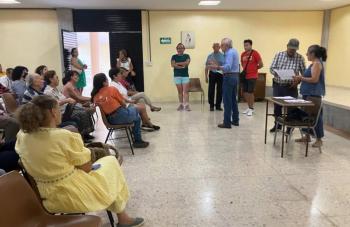 Vecinos de la colonia Jard&iacute;n se re&uacute;nen con representantes de Interapas para resolver problema de abastecimiento de agua
