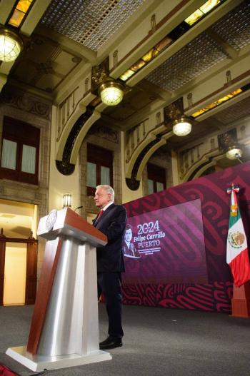 AMLO revela que hablo con dos ministros para que aprobar&aacute;n reforma a la GN
