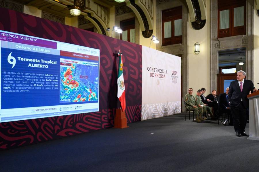 Ciclón se quedó en el Golfo y se convertirá en tormenta; tres menores de edad, víctimas indirectas: AMLO