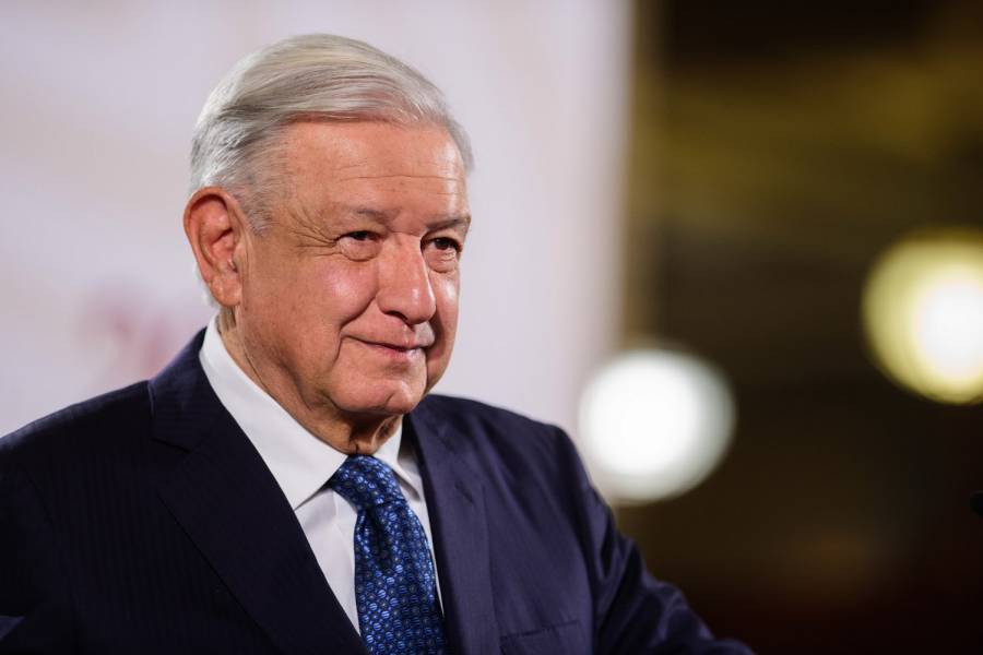 “No me gust&oacute; la foto”: AMLO sale en defensa de Claudio X. Gonz&aacute;lez Laporte
