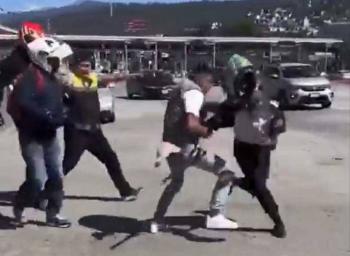 VIDEO: Motociclistas se enfrentan con GN por 'brincarse' caseta en la M&eacute;xico-Cuernavaca