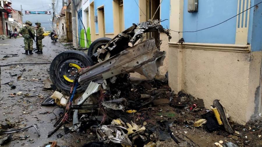 Tres muertos, entre ellos un policía, deja explosión de cochebomba en Colombia