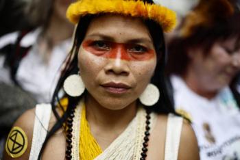 Miles de personas marchan en Londres para pedir una acci&oacute;n clim&aacute;tica 