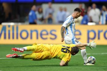 Gareca y Fossati: mucho por hacer con la Argentina de Messi a la espera