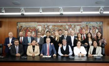 Ebrard se re&uacute;ne con Monreal y diputados electos para conversar sobre reformas