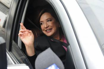 X&oacute;chitl G&aacute;lvez pide sanci&oacute;n y env&iacute;a a AMLO “manual para hombres violentadores”