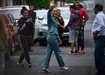 Claudia Sheinbaum celebra su cumplea&ntilde;os en casa de transici&oacute;n en Iztapalapa
