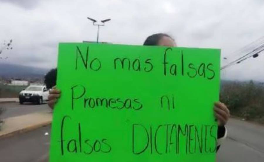 Vecinos de Chalco bloquean avenida en protesta por construcción en zona de grietas