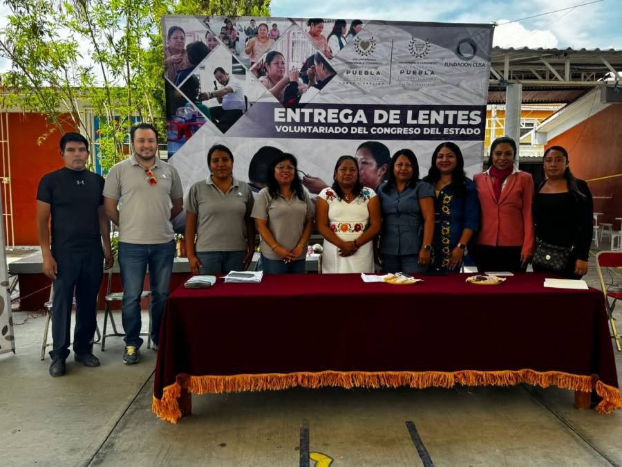 Entrega Congreso lentes gratuitos a niñas y niños de San Gabriel Chilac