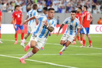 Lautaro Mart&iacute;nez mete a Argentina en cuartos de final de la Copa Am&eacute;rica