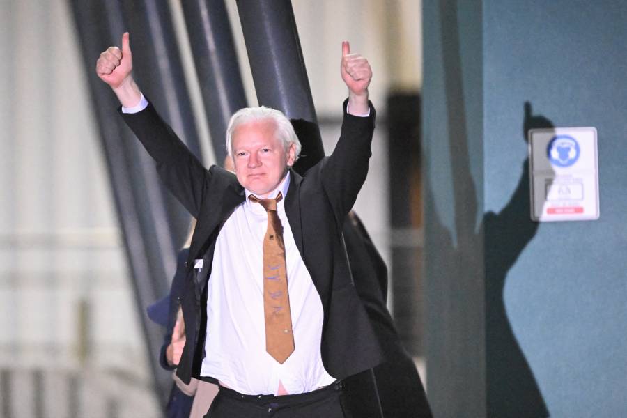 Assange retoma su vida como 