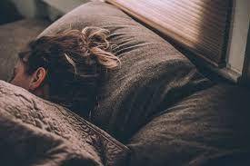 Consejos prácticos para dormir mejor y despertar renovado cada mañana