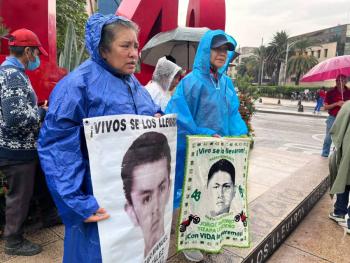 Obrador llama a la poblaci&oacute;n a dar informaci&oacute;n sobre el caso Ayotzinapa