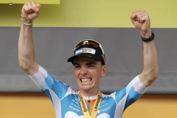 El franc&eacute;s Romain Bardet gana la primera etapa del Tour de Francia