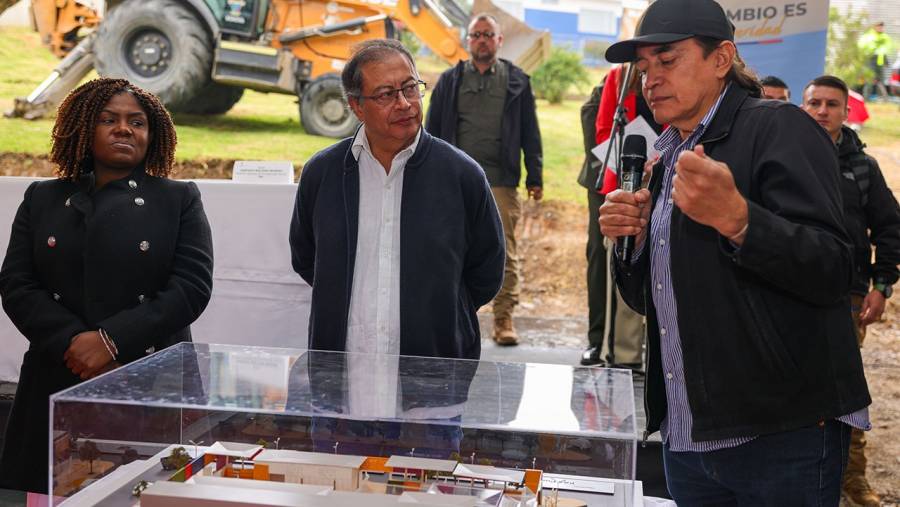 Construcciones modulares sirven para solucionar ya los problemas de educación y salud, dice Petro