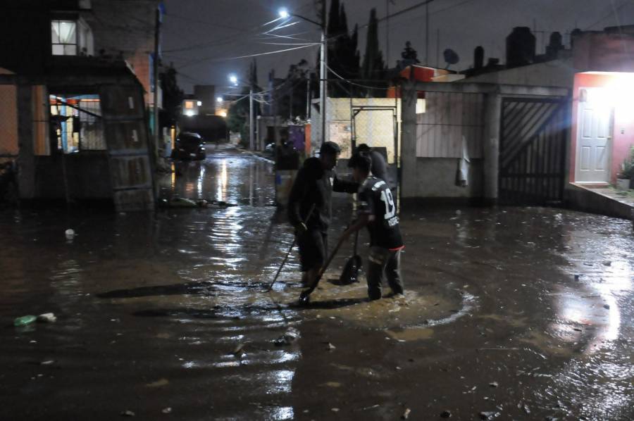 Gobernadora Delfina Gómez supervisa atención en Chalco tras inundaciones