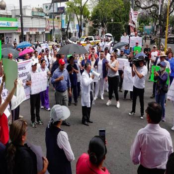 Bloqueos de personal de salud exigiendo mejoras laborales