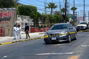 Ni&ntilde;a deambula por las calles en Tijuana luego de que sus padres fueran asesinados