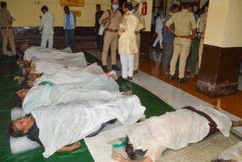 Detienen a seis personas por la mortal estampida que dej&oacute; 121 muertos en India