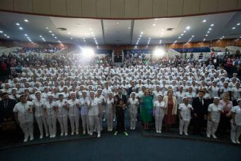 Finalizan estudios primera generaci&oacute;n de enfermer&iacute;a de la Universidad de la Salud