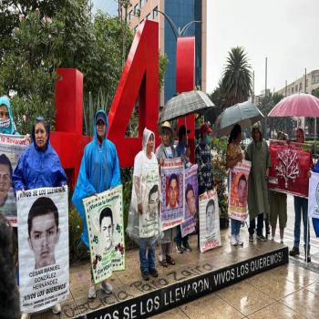 No s&eacute; dar&aacute; carpetazo a caso Ayotzinapa; Sheinbaum lo heredar&iacute;a, dice AMLO