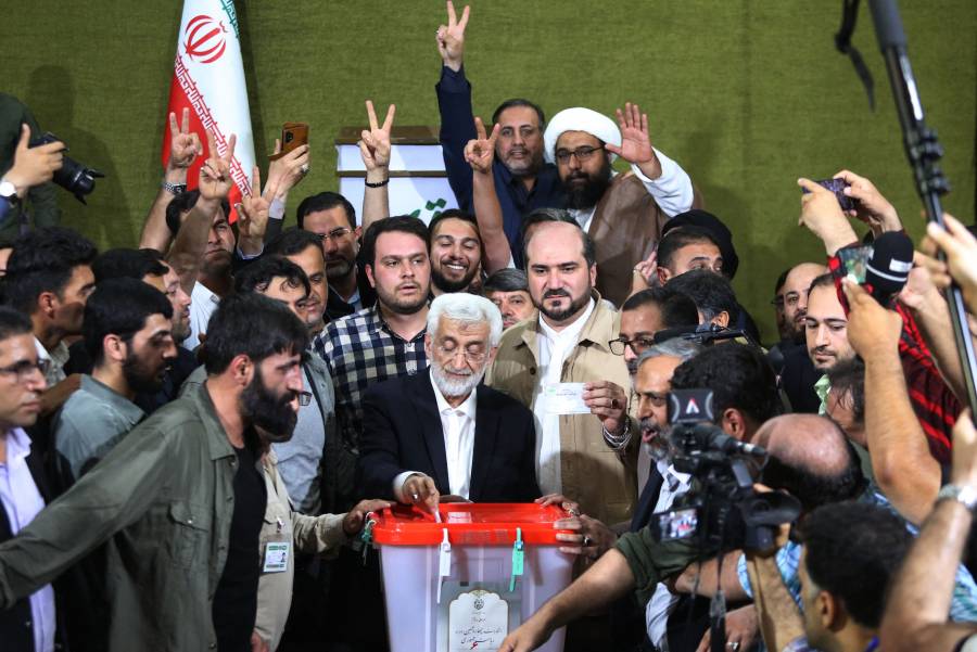 El reformador Pezeshkian traslada a la presidenta a Irán