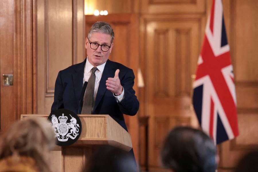 Keir Starmer abandona plan de expulsar migrantes a Ruanda