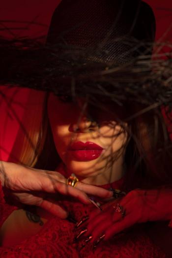 Ivy Queen, la voz del reguetón femenino presenta “De Luto”
