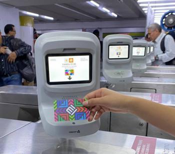 Estaci&oacute;n Z&oacute;calo-Tenochtitl&aacute;n vuelve a dar servicio