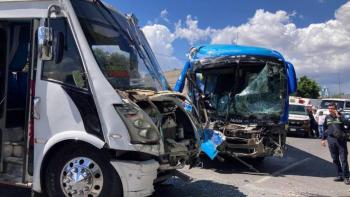 Choque entre autobuses en la M&eacute;xico-Pachuca deja decenas de lesionados
