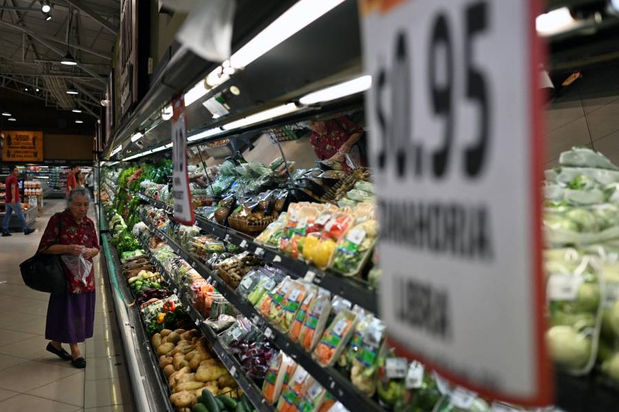Bukele investiga a supermercados por alzas de precios en El Salvador