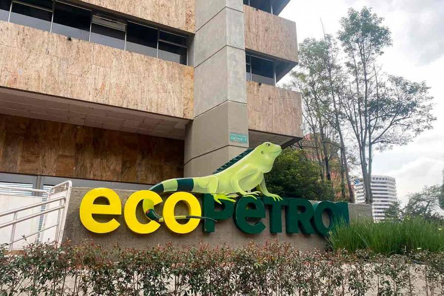 Procuraduría de Colombia investiga irregularidades en la contratación de transporte aéreo