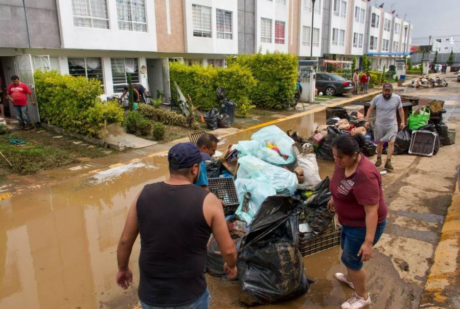 Gobierno de Edomex entrega apoyos a afectados por inundaciones en Chalco