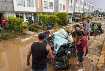 Gobierno de Edomex entrega apoyos a afectados por inundaciones en Chalco