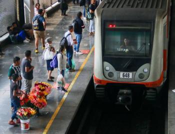 Metro reforzar&aacute; vigilancia en trenes tras video de Luna Bella