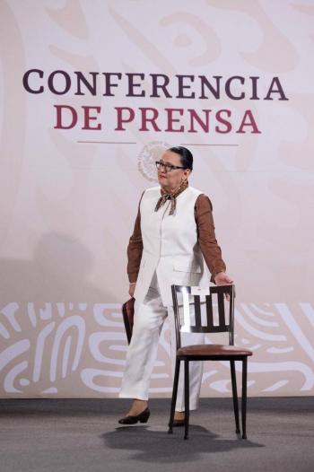 AMLO ve machismo y misoginia en rechazo a nuevo nombramiento de Rosa Icela Rodr&iacute;guez