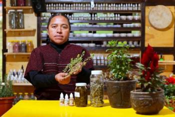 Secretar&iacute;a de Bienestar promueve la medicina tradicional otom&iacute;